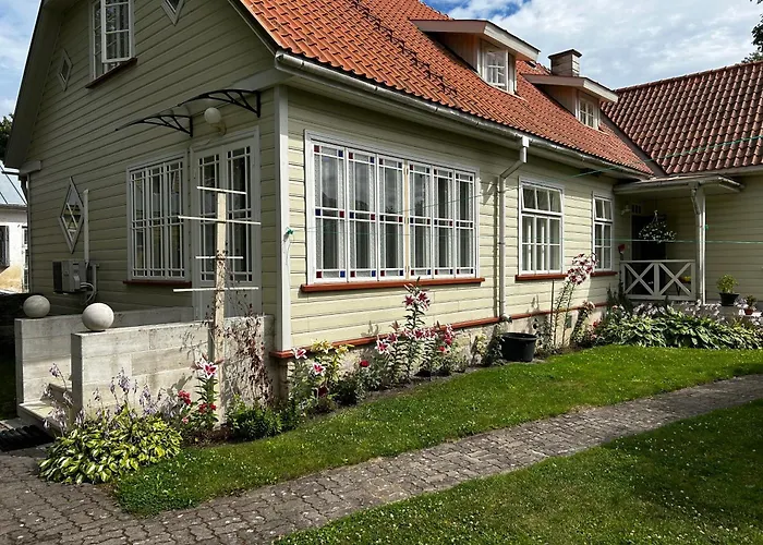 Meil On Κουρεσάαρε